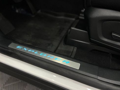 Used 2021 Ford Explorer Platinum AWD/4WD image 14