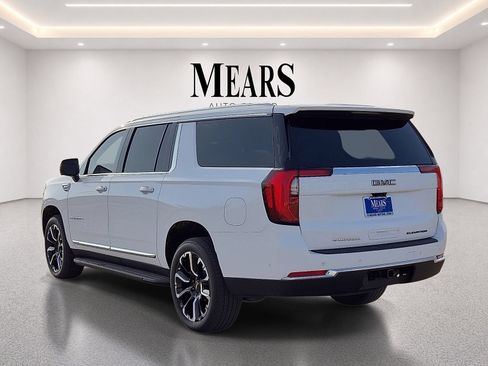 Used 2025 GMC Yukon XL Elevation w/ Elevation Premium Package AWD/4WD image 3