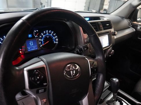 Used 2017 Toyota 4Runner SR5 AWD/4WD image 14