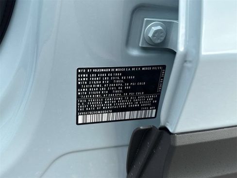 Used 2025 Volkswagen Taos SE FWD image 32