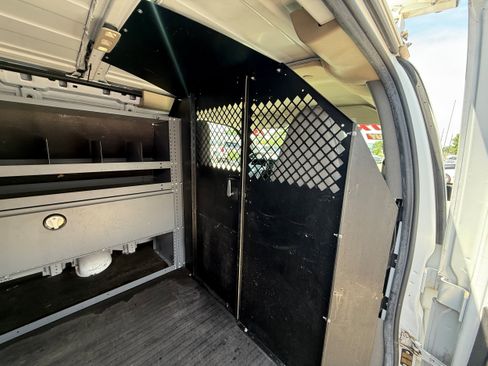 Used 2019 Chevrolet Express 3500 w/ Driver Convenience Package RWD image 6