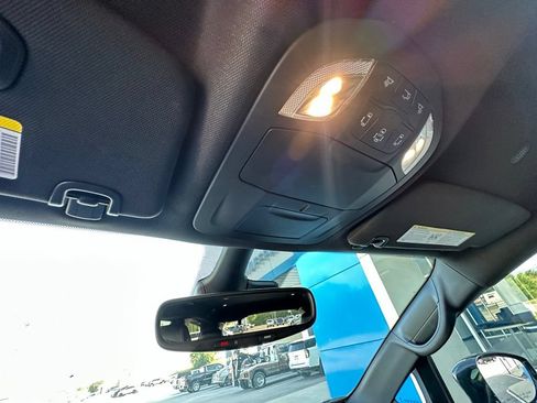 Used 2025 Chrysler Pacifica Select FWD image 38
