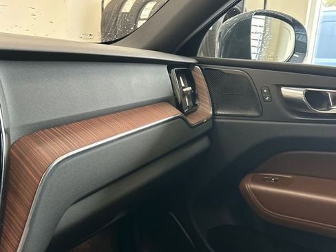 Certified 2023 Volvo XC60 B5 Plus image 19