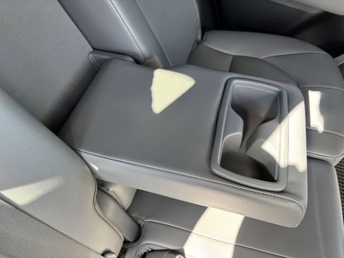 Used 2022 Toyota Highlander XLE image 30