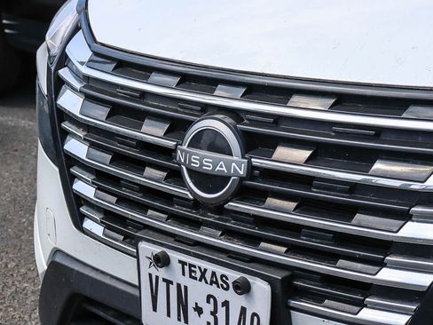 Used 2025 Nissan Rogue SV AWD/4WD image 3