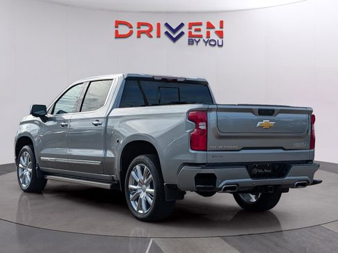 Used 2025 Chevrolet Silverado 1500 High Country AWD/4WD image 3