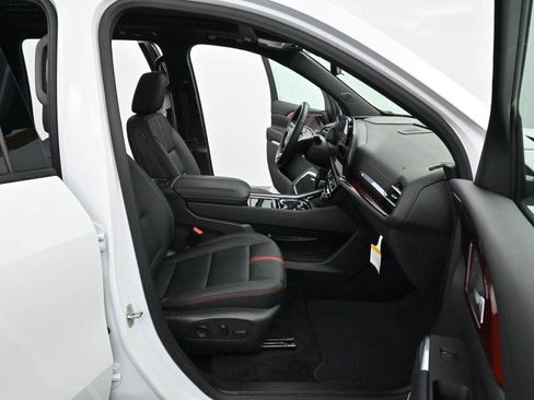 Used 2024 Chevrolet Traverse RS image 35