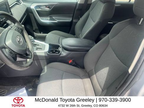 Used 2022 Toyota RAV4 XLE w/ Carpet Mat Package (TMS) AWD/4WD image 6