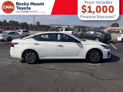 Used 2025 Nissan Altima 2.5 SV image 8