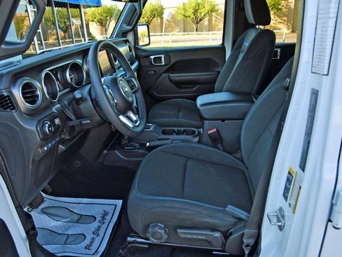 Used 2023 Jeep Wrangler Unlimited Rubicon 4xe w/ Cold Weather Group AWD/4WD image 26