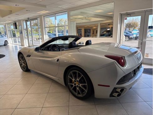 Used 2011 Ferrari California image 12