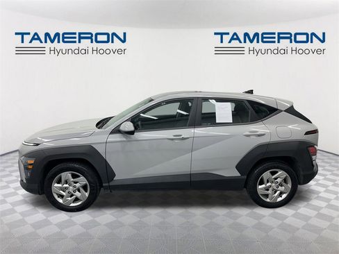 Used 2024 Hyundai Kona SE image 2
