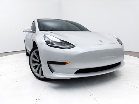 Used 2019 Tesla Model 3 Standard Range Plus image 6