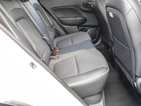 Certified 2025 Hyundai Venue Limited FWD image 33