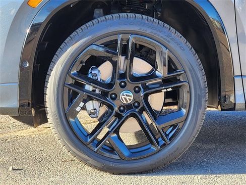 New 2026 Volkswagen Tiguan SE R-Line image 9