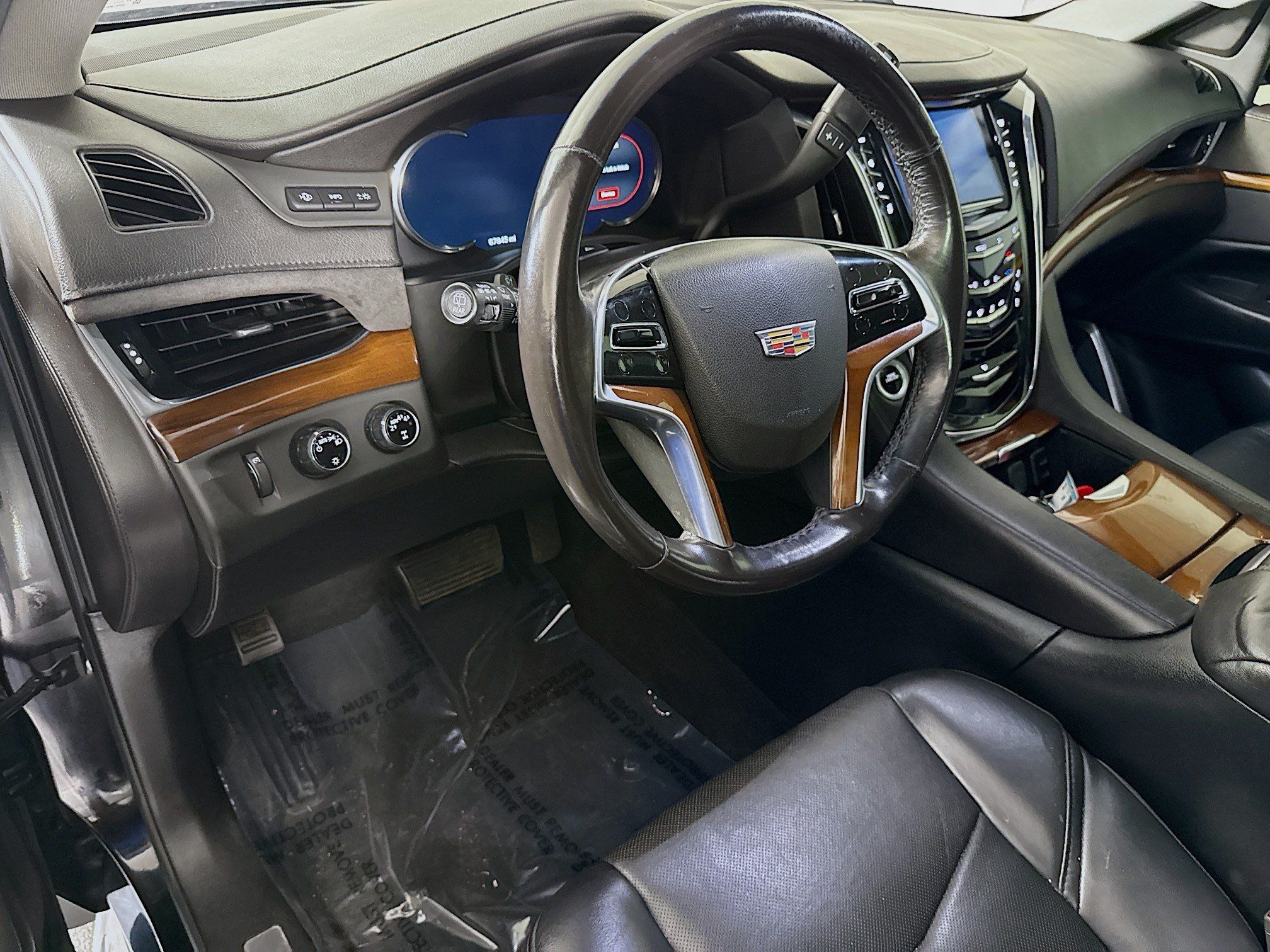 Used 2018 Cadillac Escalade Luxury AWD/4WD image 22