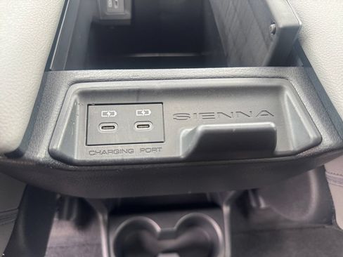 Used 2025 Toyota Sienna XLE w/ XLE Plus Package AWD/4WD image 20