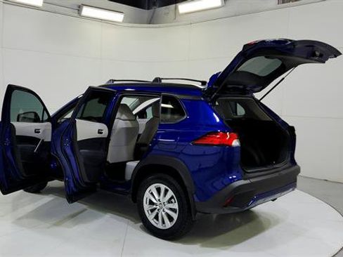 Used 2025 Toyota Corolla Cross LE FWD image 31