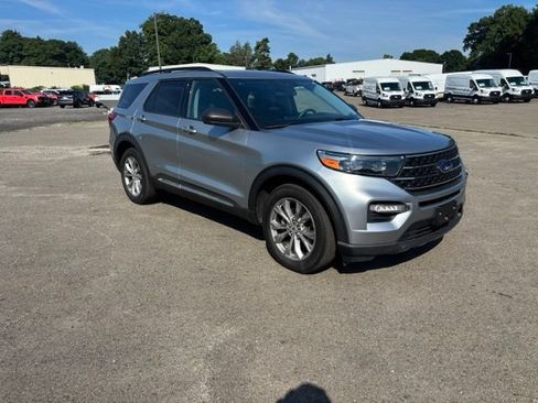 Used 2023 Ford Explorer XLT w/ Equipment Group 202A AWD/4WD image 7
