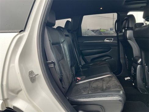 Used 2019 Jeep Grand Cherokee Altitude image 18
