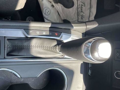 Used 2018 Chevrolet Equinox Premier FWD image 17