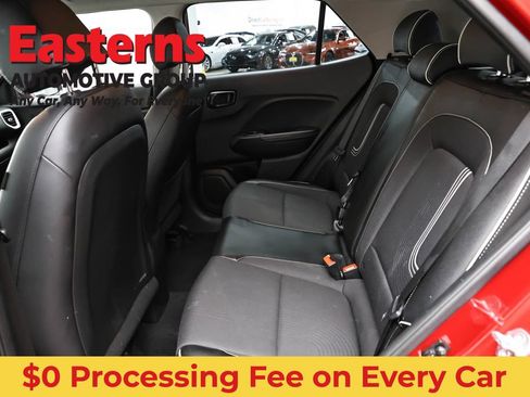 Used 2023 Hyundai Venue Limited FWD image 22