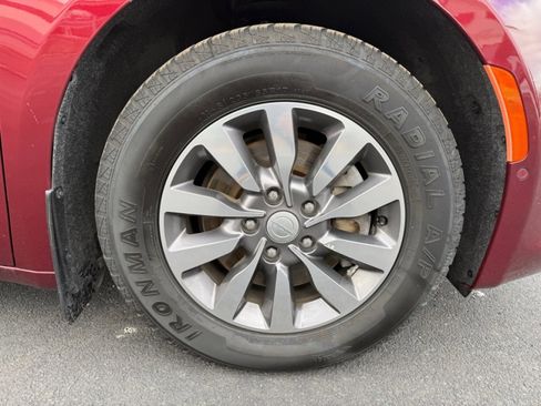 Used 2019 Chrysler Pacifica Touring-L Plus w/ Advanced Safetytec Group image 29