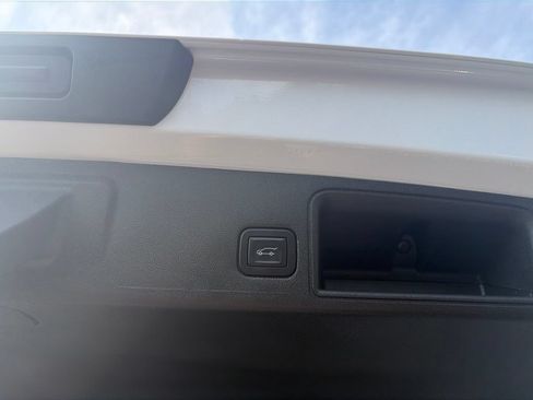 Used 2024 GMC Terrain SLT AWD/4WD image 33