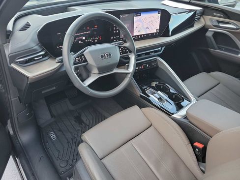Used 2025 Audi Q5 Premium Plus w/ Premium Plus AWD/4WD image 2