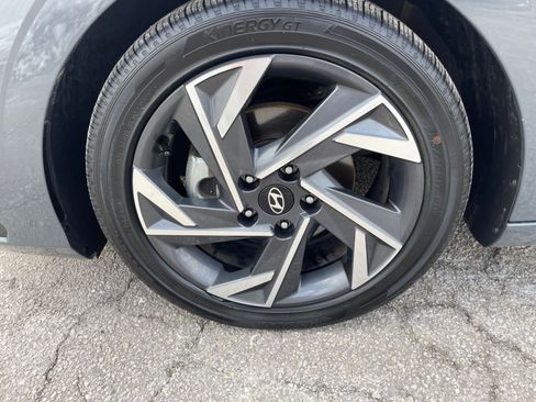 Used 2025 Hyundai Elantra SEL image 29