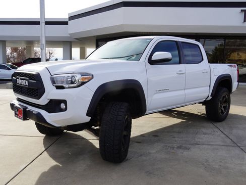 Used 2019 Toyota Tacoma TRD Off-Road image 4