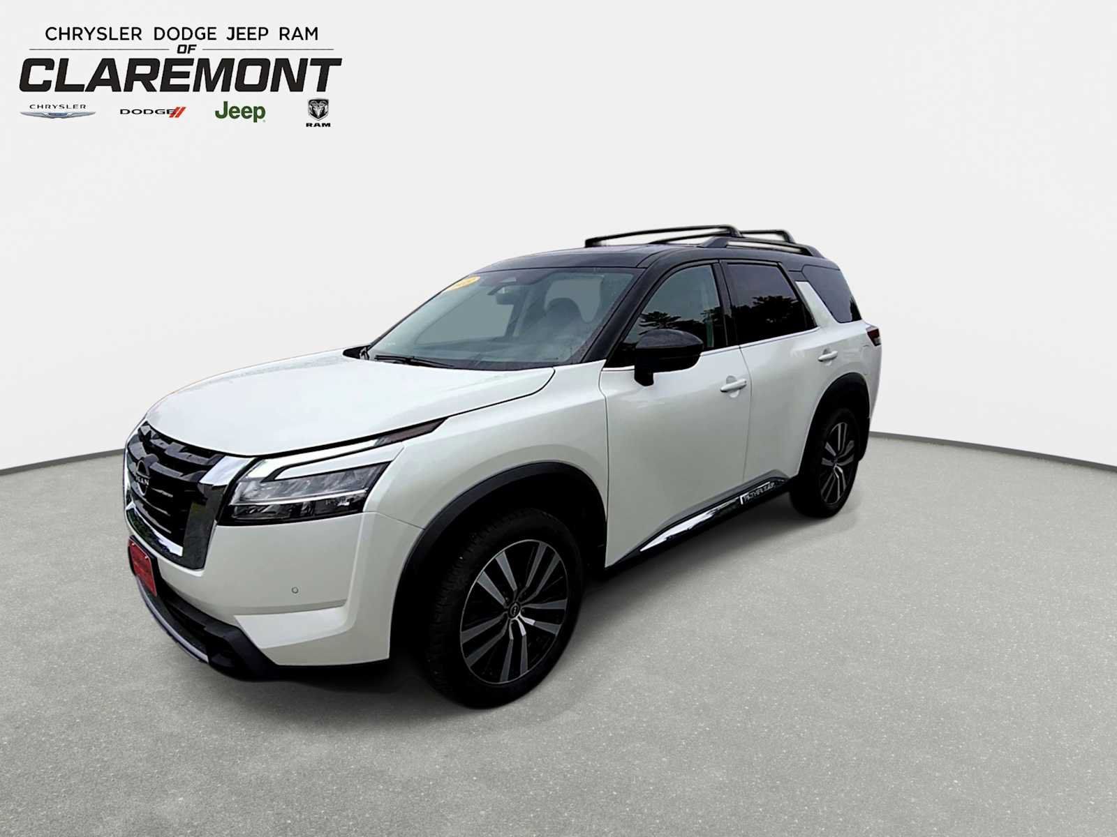 Used 2023 Nissan Pathfinder Platinum AWD/4WD image 4