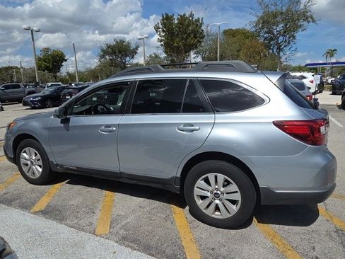 Used 2017 Subaru Outback 2.5i Premium image 4