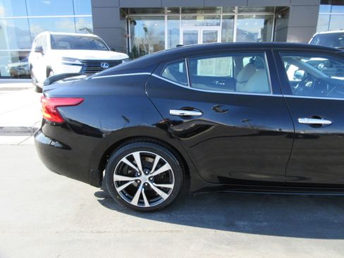 Used 2016 Nissan Maxima Platinum image 11