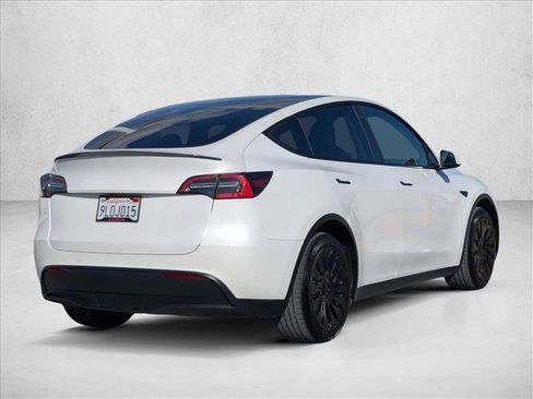 Used 2021 Tesla Model Y Long Range image 5