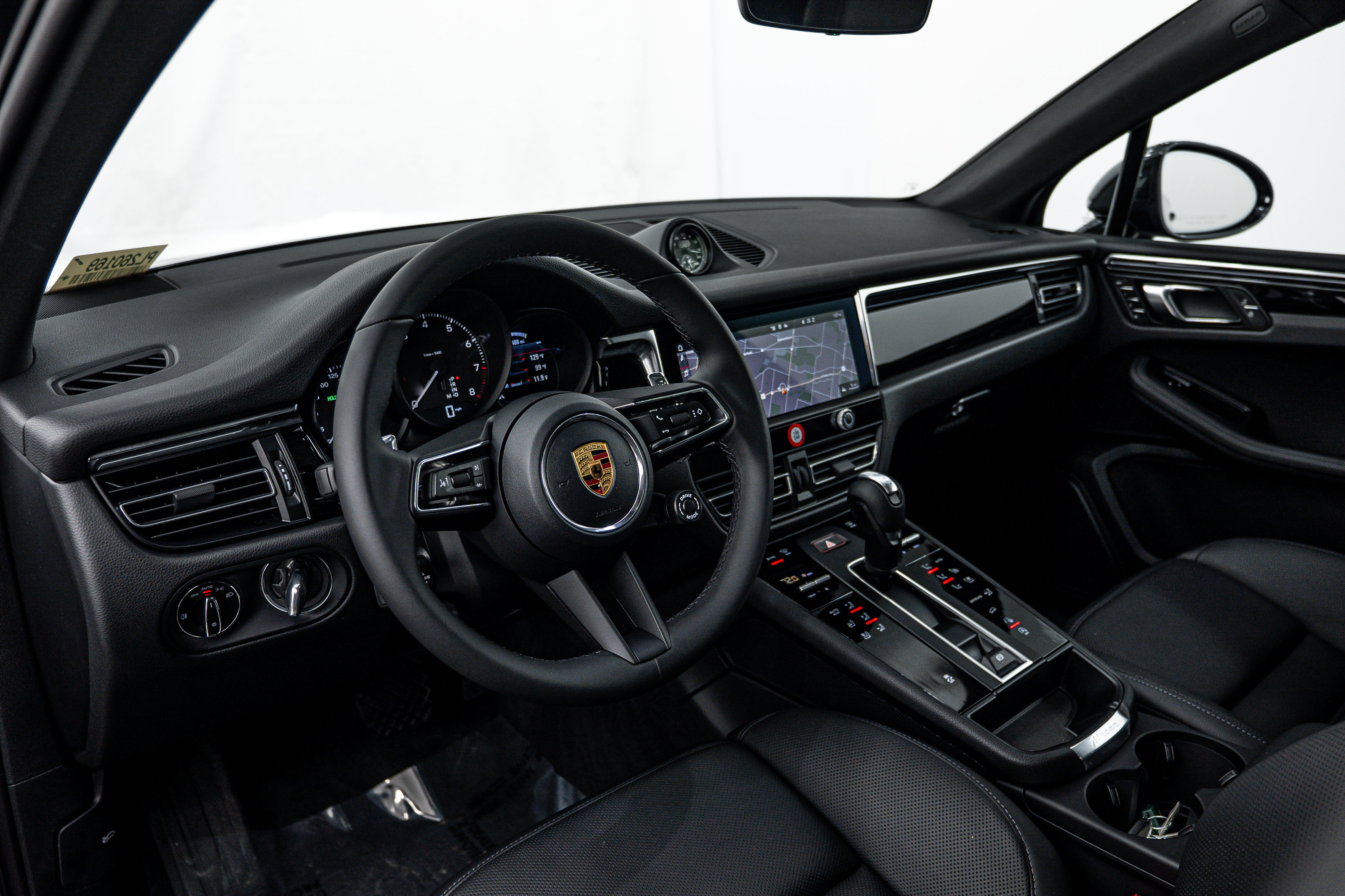 Certified 2026 Porsche Macan AWD/4WD image 12