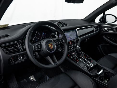 Certified 2026 Porsche Macan image 12