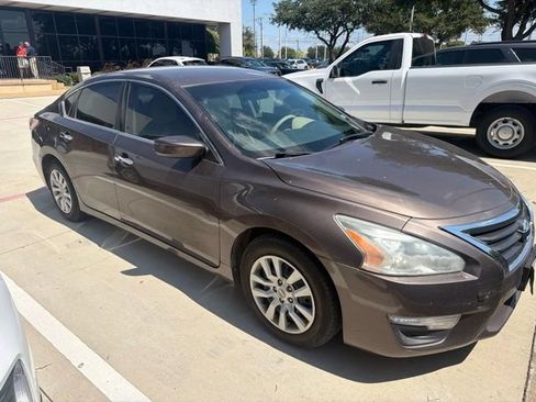 Used 2015 Nissan Altima 2.5 FWD image 2