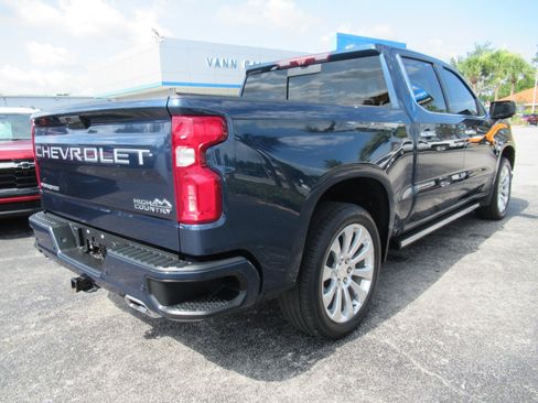 Used 2022 Chevrolet Silverado 1500 High Country w/ Technology Package AWD/4WD image 5