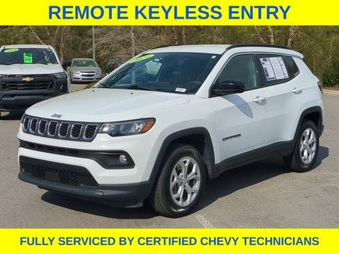 Used 2024 Jeep Compass Latitude AWD/4WD image 10