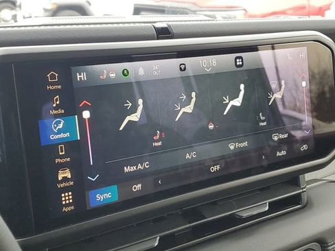 Used 2025 Jeep Wrangler Sahara image 14