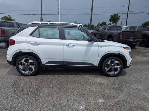 Used 2024 Hyundai Venue Limited FWD image 3