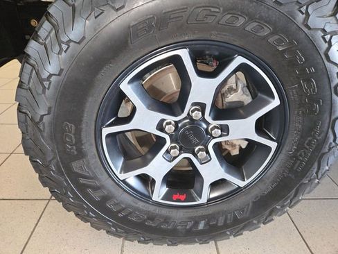 Used 2022 Jeep Wrangler Rubicon w/ LED Lighting Group AWD/4WD image 10