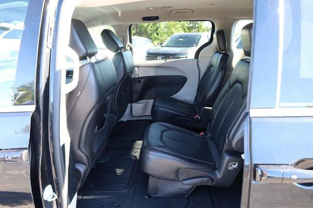 Used 2024 Chrysler Pacifica Touring-L FWD image 23