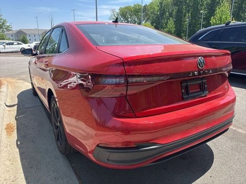 Used 2025 Volkswagen Jetta SE w/ Sunroof Package image 14