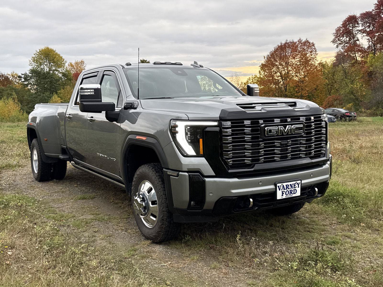 Used 2025 GMC Sierra 3500 Denali Ultimate AWD/4WD image 3