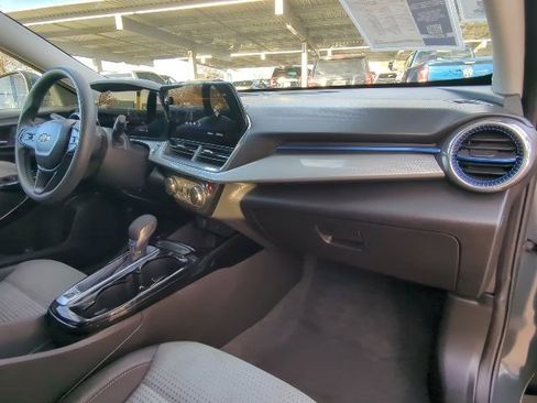 Certified 2025 Chevrolet Trax LT image 20