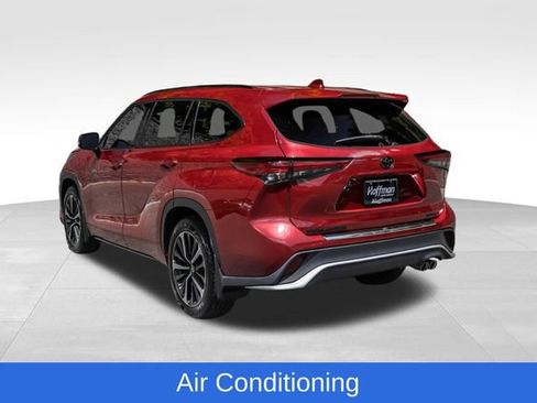 Used 2022 Toyota Highlander XSE AWD/4WD image 11