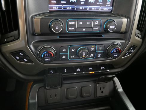 Used 2018 Chevrolet Silverado 1500 High Country image 23