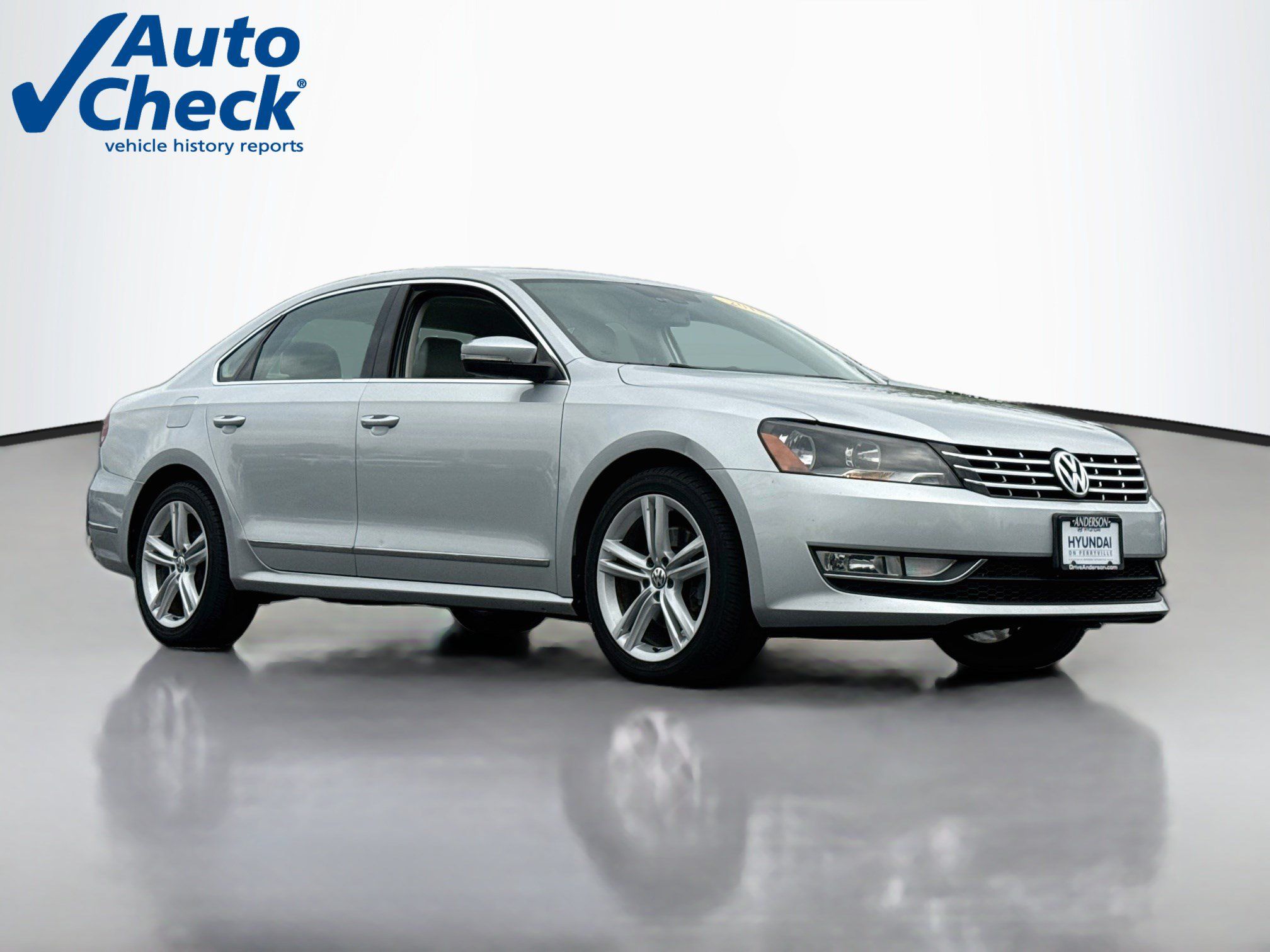 Used 2015 Volkswagen Passat TDI SEL Premium FWD image 1